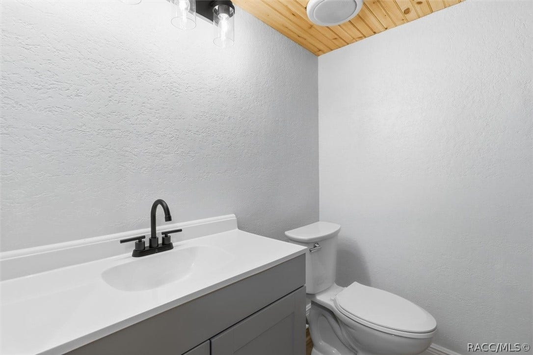 8601 N Maple Avenue, Crystal River, FL 34428 Level 1 - Bathroom