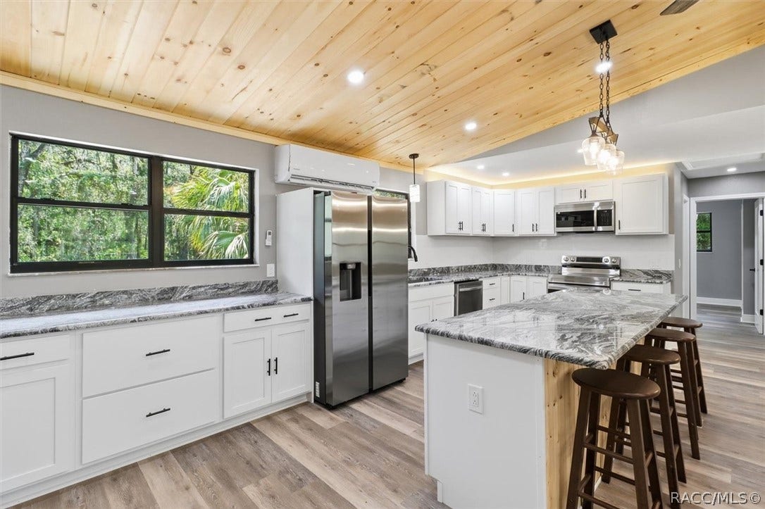 8601 N Maple Avenue, Crystal River, FL 34428 Level 2 - Main Living