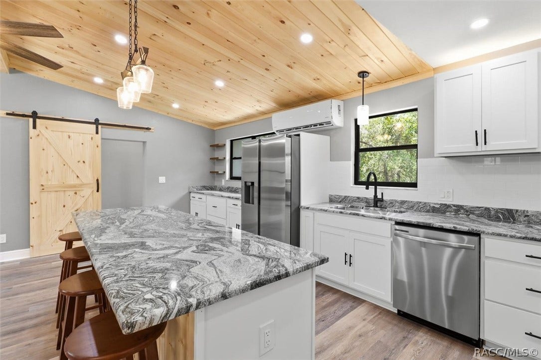 8601 N Maple Avenue, Crystal River, FL 34428 Level 2 - Main Living