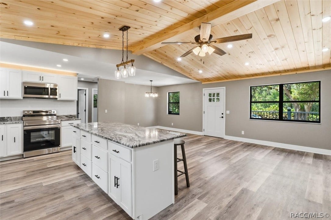 8601 N Maple Avenue, Crystal River, FL 34428 Level 2 - Main Living