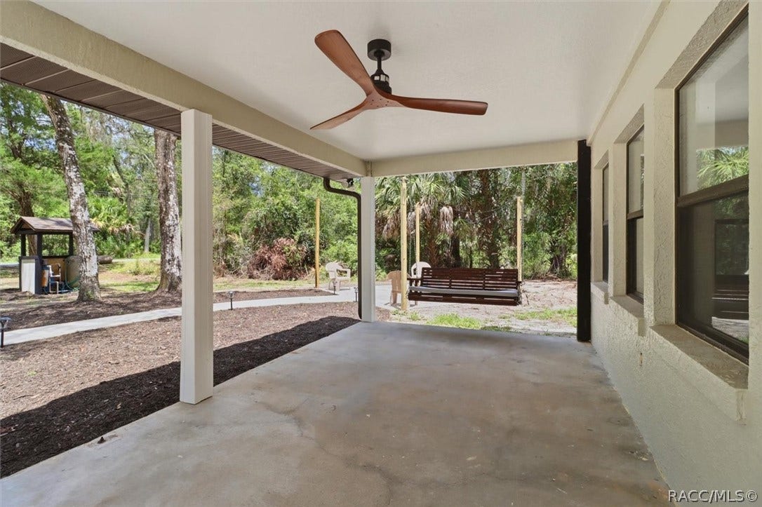 8601 N Maple Avenue, Crystal River, FL 34428 Porch off of in law suite