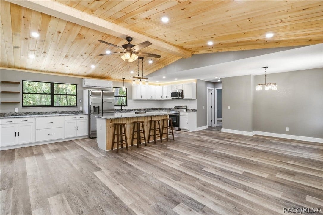 8601 N Maple Avenue, Crystal River, FL 34428 Level 2 - Main Living