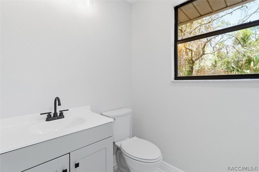 8601 N Maple Avenue, Crystal River, FL 34428 Level 3 - Bathroom