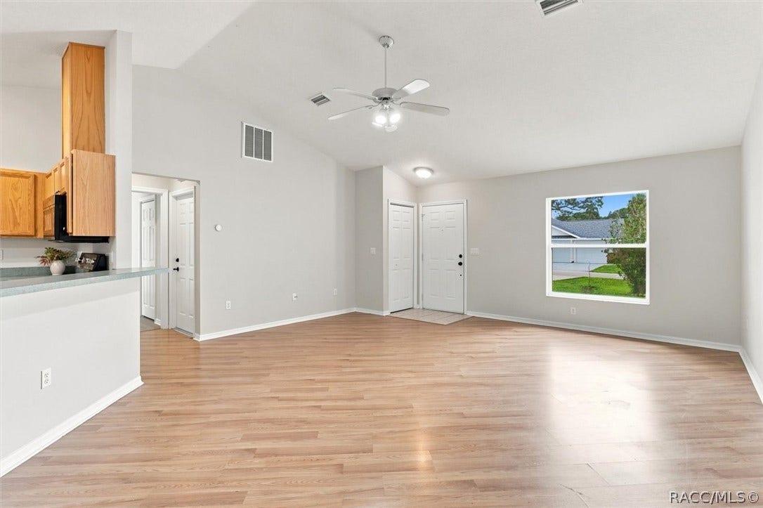4051 S Winding Oaks Drive, Homosassa, FL 34446 View of living area