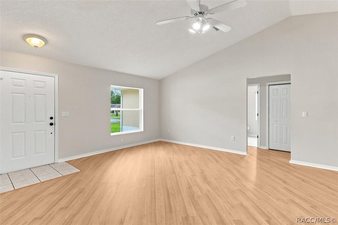 4051 S Winding Oaks Drive, Homosassa, FL 34446 Front Entrance