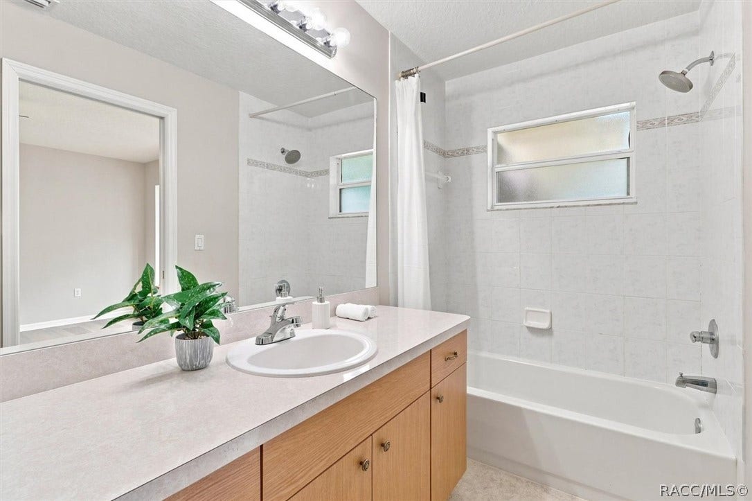 4051 S Winding Oaks Drive, Homosassa, FL 34446 Primary Bath