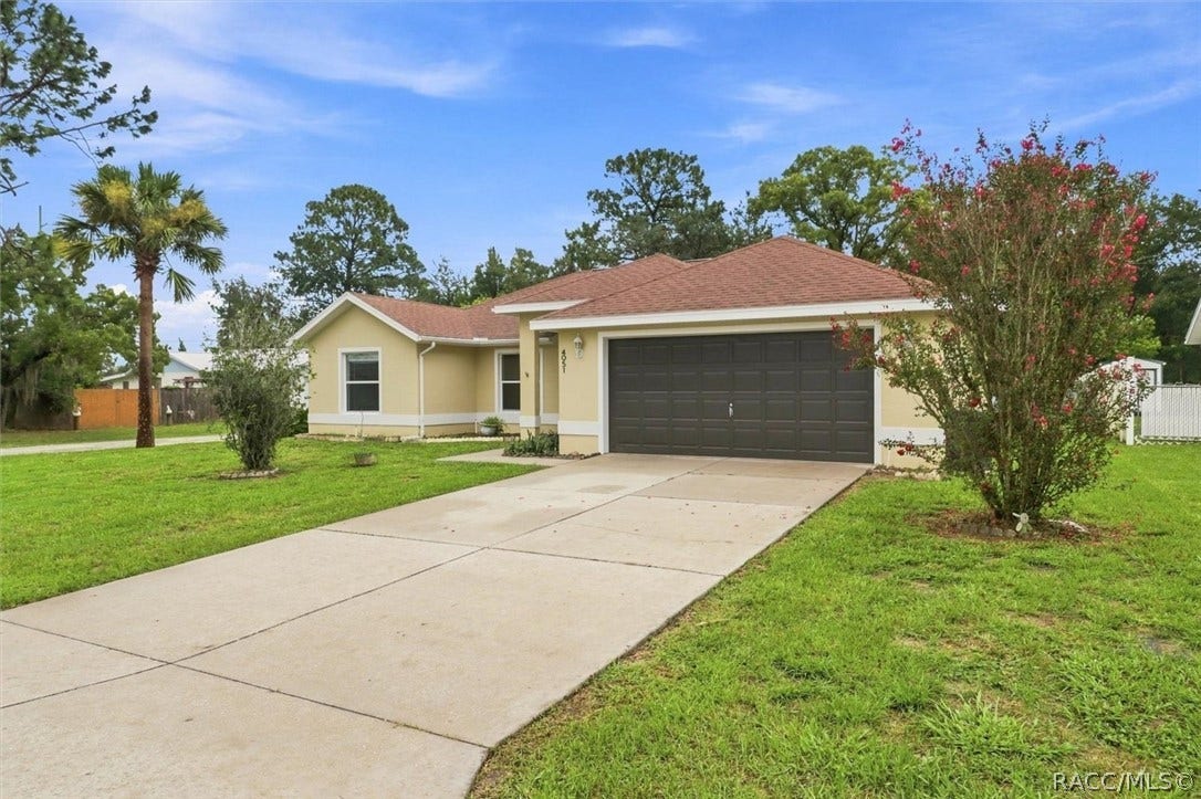 4051 S Winding Oaks Drive, Homosassa, FL 34446 2-car garage
