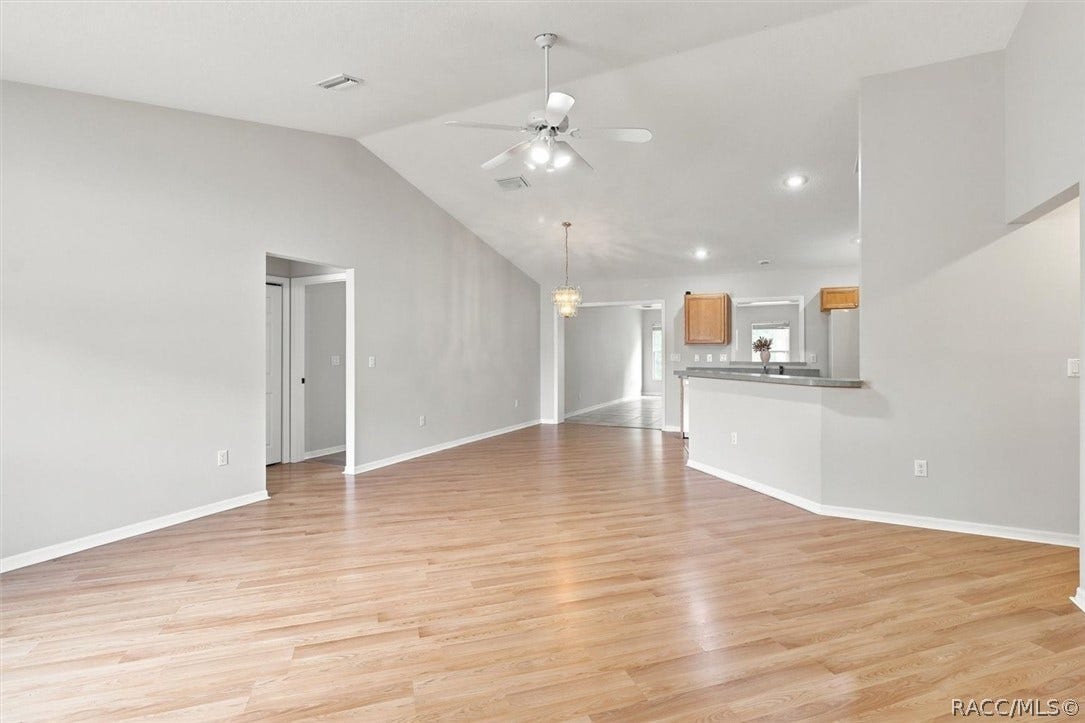 4051 S Winding Oaks Drive, Homosassa, FL 34446 Living Room
