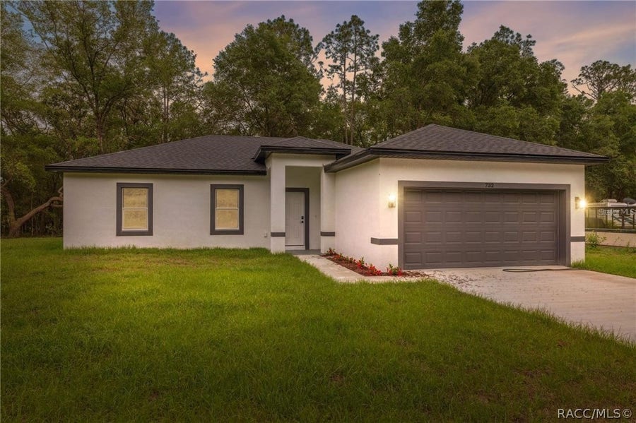 Property photo for 732 W MACROY Place, Dunnellon, FL