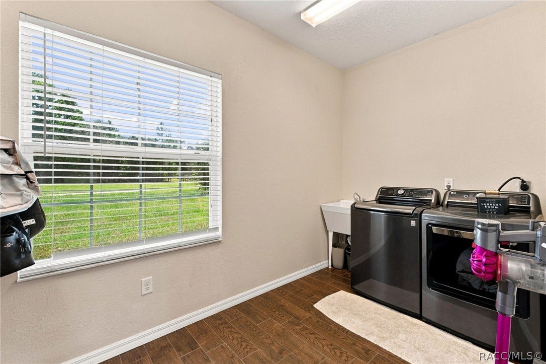 10574 N Sunflower Point, Crystal River, FL 34428 Master Closet
