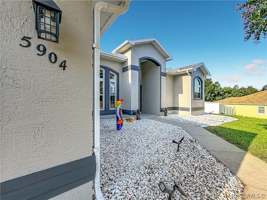 5904 W Meadowpark Lane, Crystal River, FL 34429 5904 W Meadowpark Lane, Crystal River, FL 34429