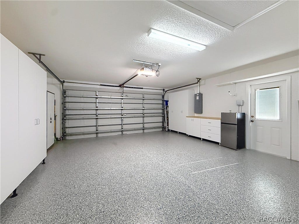 5904 W Meadowpark Lane, Crystal River, FL 34429 5904 W Meadowpark Lane, Crystal River, FL 34429
