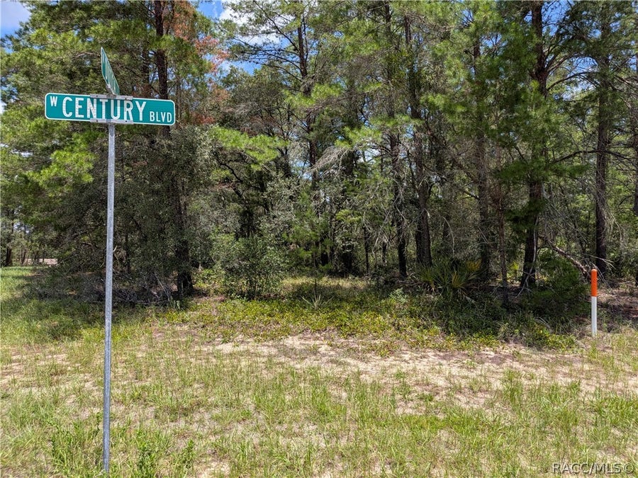 Property photo for 3737 W Century Boulevard, Dunnellon, FL
