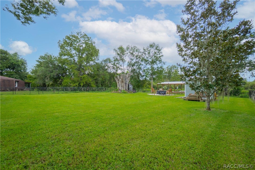 9570 E Tsala Apopka Drive, Floral City, FL 34436 9570 E Tsala Apopka Drive, Floral City, FL 34436