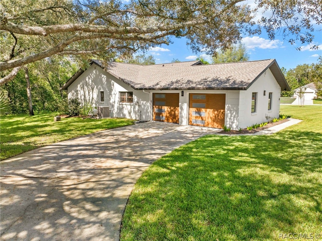 2 Gerbera Court, Homosassa, FL 34446 Driveway Entry