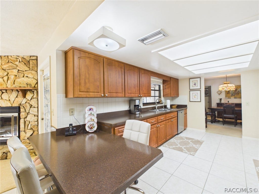 814 N Dunkenfield Avenue, Crystal River, FL 34429 814 N Dunkenfield Avenue, Crystal River, FL 34429