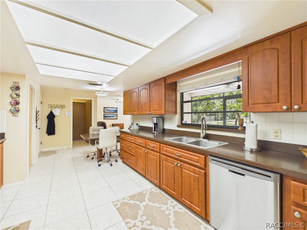 814 N Dunkenfield Avenue, Crystal River, FL 34429 814 N Dunkenfield Avenue, Crystal River, FL 34429