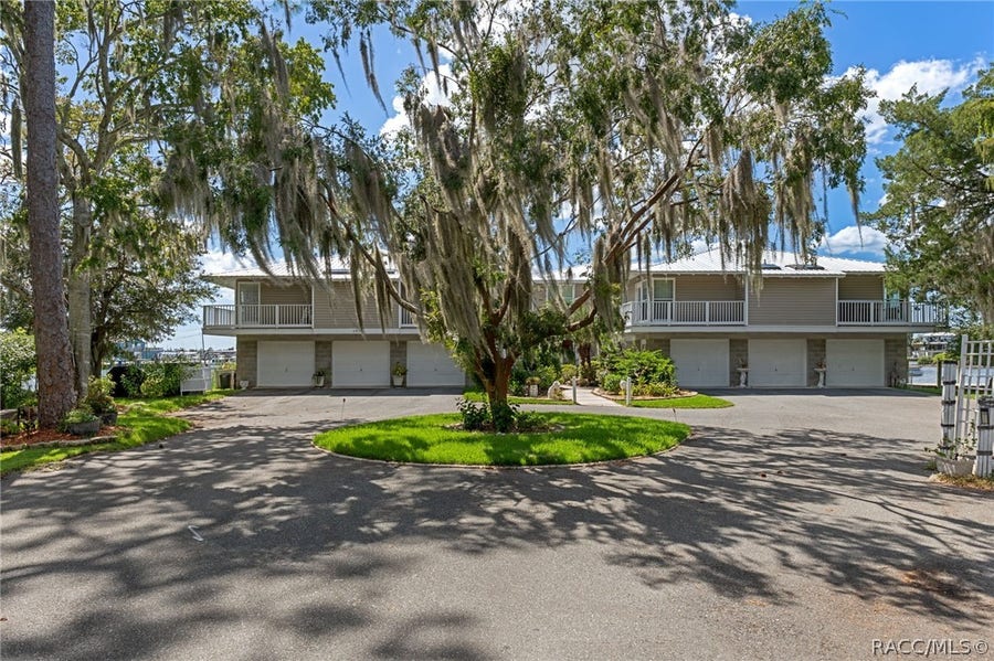 Property photo for 183 NW Baypath Drive, Crystal River, FL