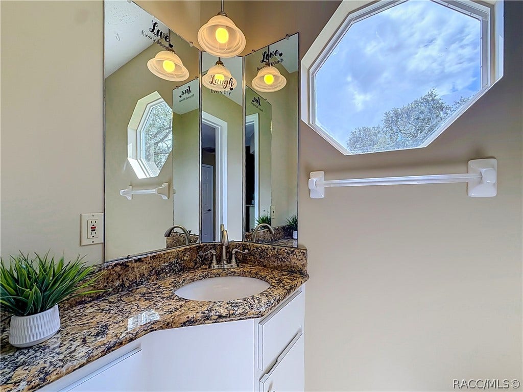 11059 W Harbor Watch Loop, Crystal River, FL 34428 half bath downstairs