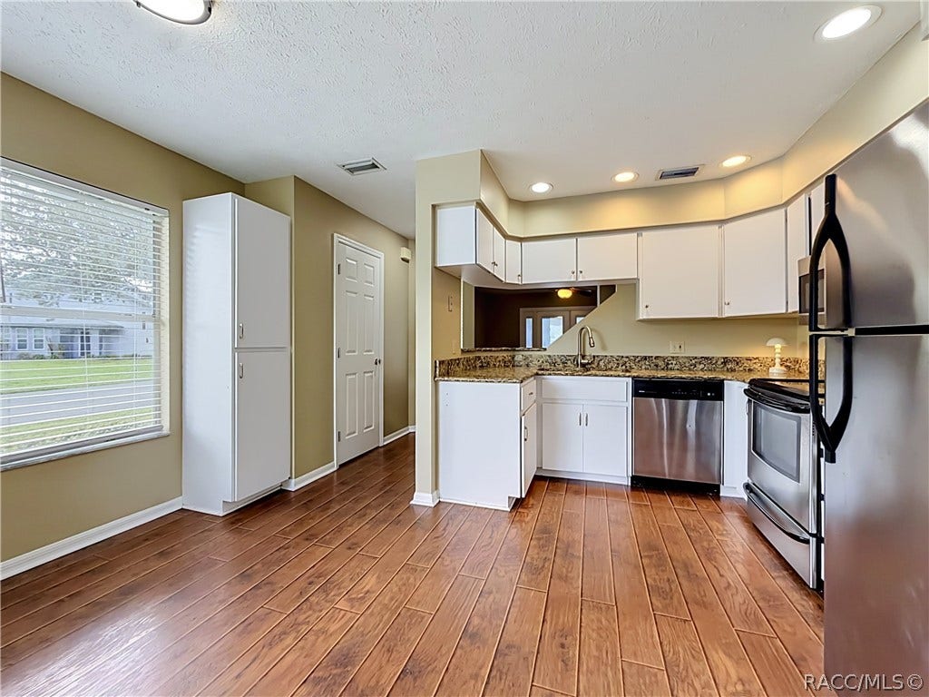 11059 W Harbor Watch Loop, Crystal River, FL 34428 plenty of storage & pantry