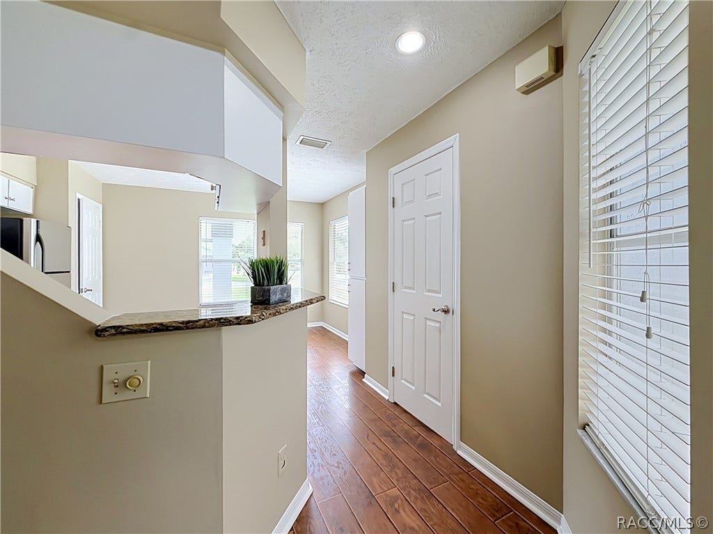 11059 W Harbor Watch Loop, Crystal River, FL 34428 hallway