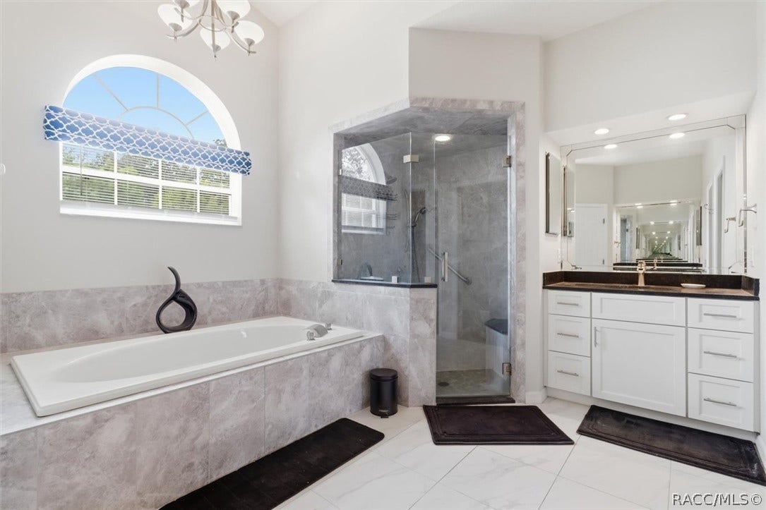 625 E Gilchrist Court, Hernando, FL 34442 Dual sinks and walk-in shower