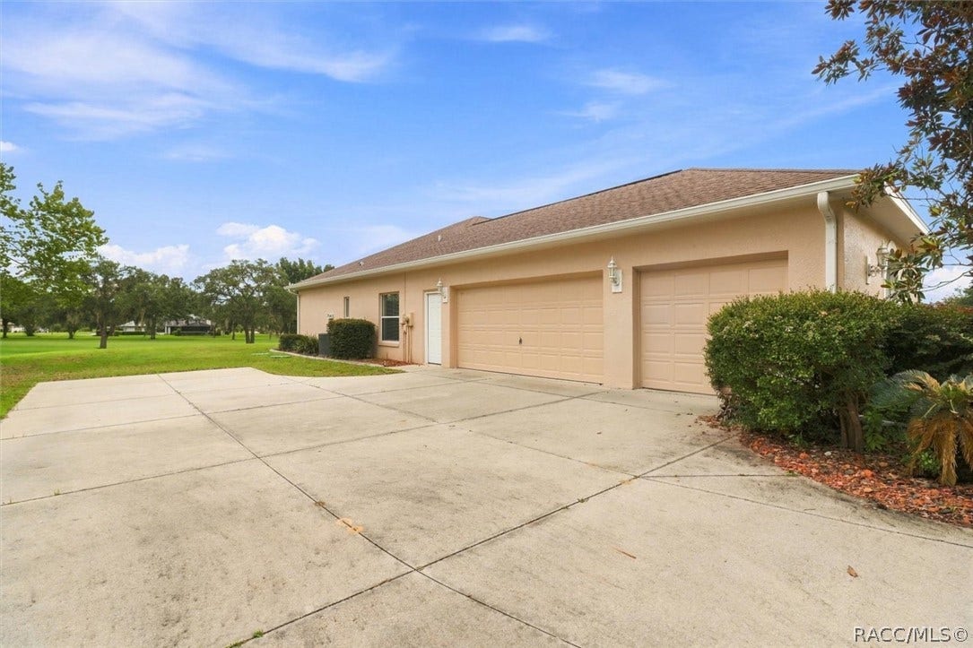 625 E Gilchrist Court, Hernando, FL 34442 3-car garage