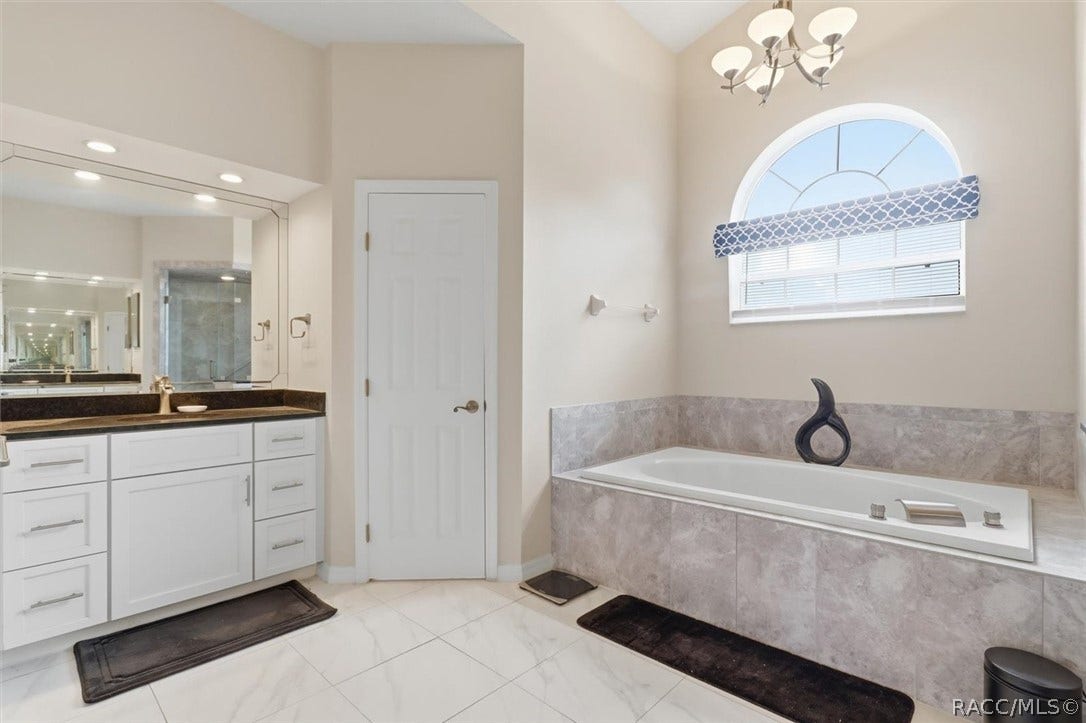 625 E Gilchrist Court, Hernando, FL 34442 Primary ensuite has soaking tub and water closet