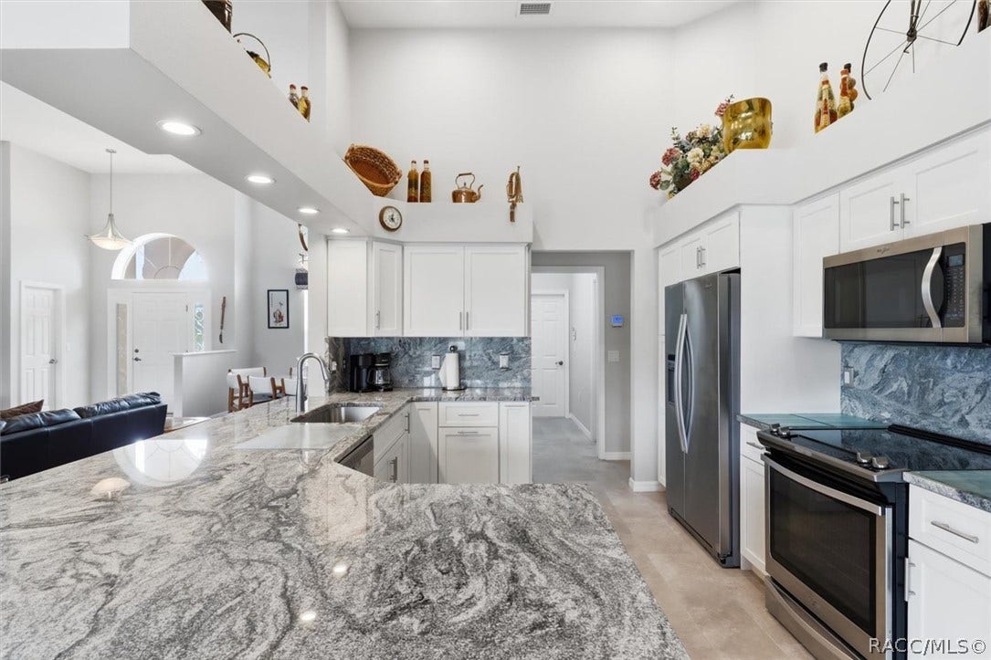 625 E Gilchrist Court, Hernando, FL 34442 Stainless appliances