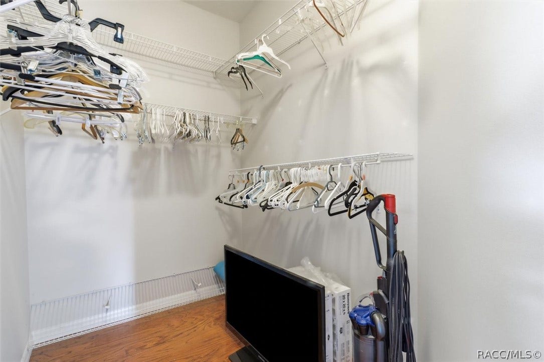 625 E Gilchrist Court, Hernando, FL 34442 2 walk-in closets in the primary bedroom