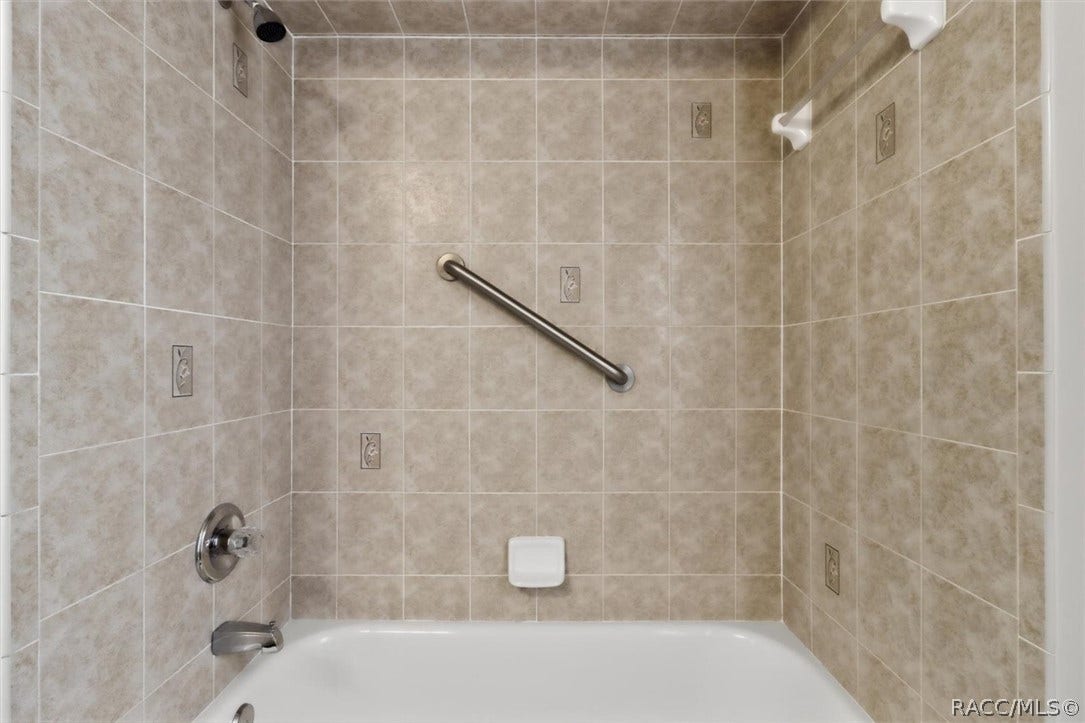 625 E Gilchrist Court, Hernando, FL 34442 Shower/tub combo