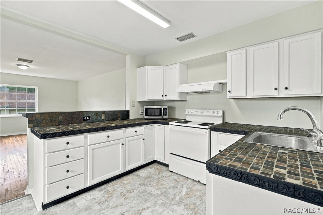 33 North Avenue W, Brooksville, FL 34601 33 North Avenue W, Brooksville, FL 34601