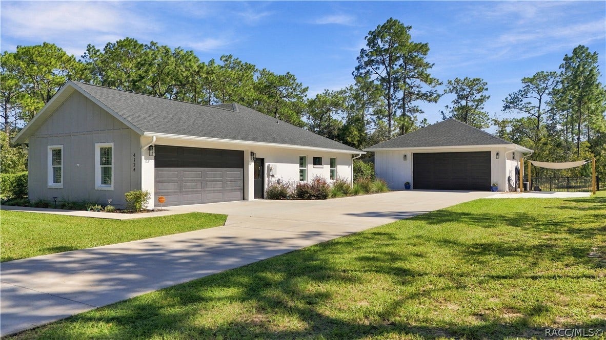 4124 W Pine Ridge Boulevard, Beverly Hills, FL 34465 TWO GARAGES = SERIOUS SPACE!