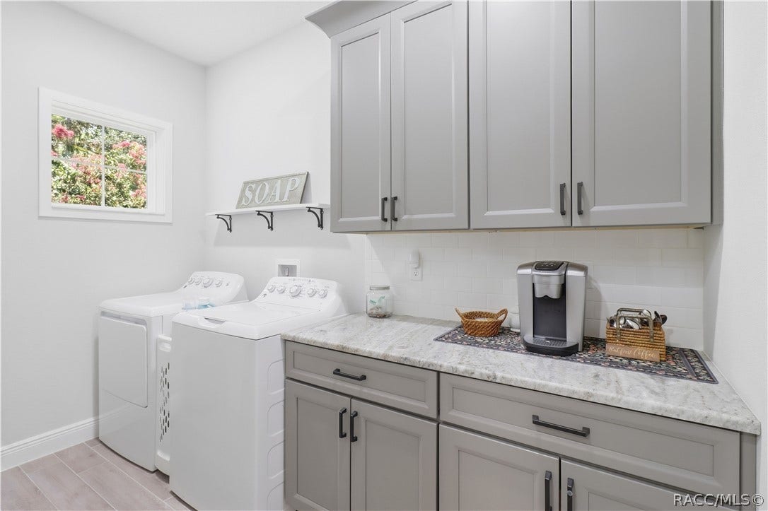 4124 W Pine Ridge Boulevard, Beverly Hills, FL 34465 INDOOR LAUNDRY ROOM Spacious indoor laundry offers much more than washer & dryer space! Extensive upper & lower cabinetry, generous countertop workspace, subway-tile backsplash, black hardware & a window for natural light provide outstanding organization & functionality.