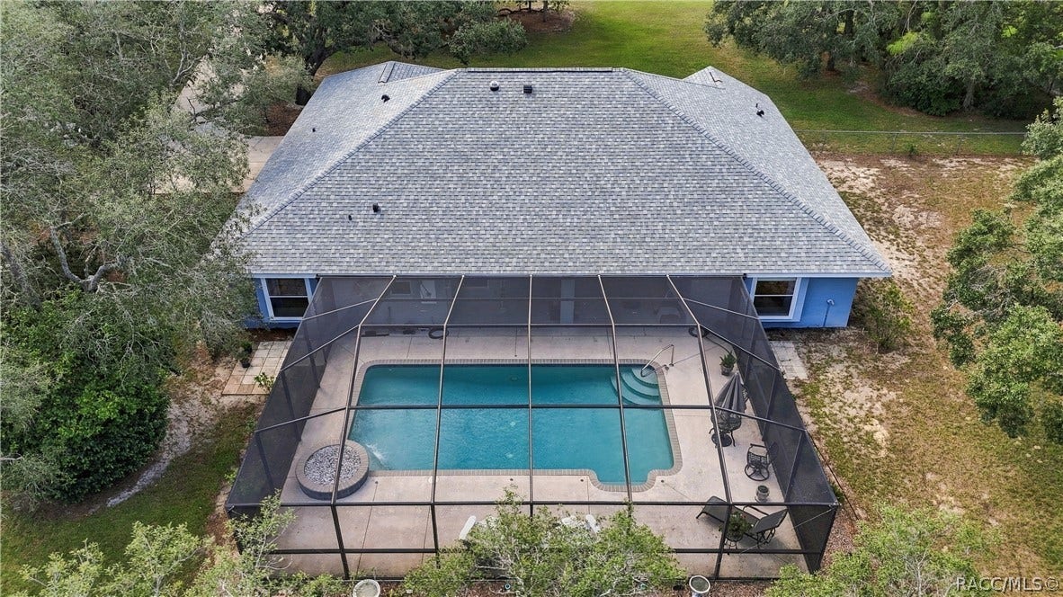 2593 S Columbine Avenue, Homosassa, FL 34448 POOL LIVING FROM ABOVE Aerial view showcases the impressive size of the screened pool enclosure, expansive pool deck & covered outdoor living area.