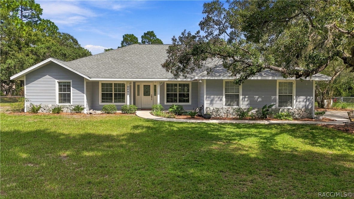 2593 S Columbine Avenue, Homosassa, FL 34448 WELCOME HOME!!! CLASSIC CURB APPEAL Attractive front elevation framed by mature landscaping and sitting on 1.25 fully fenced yard.