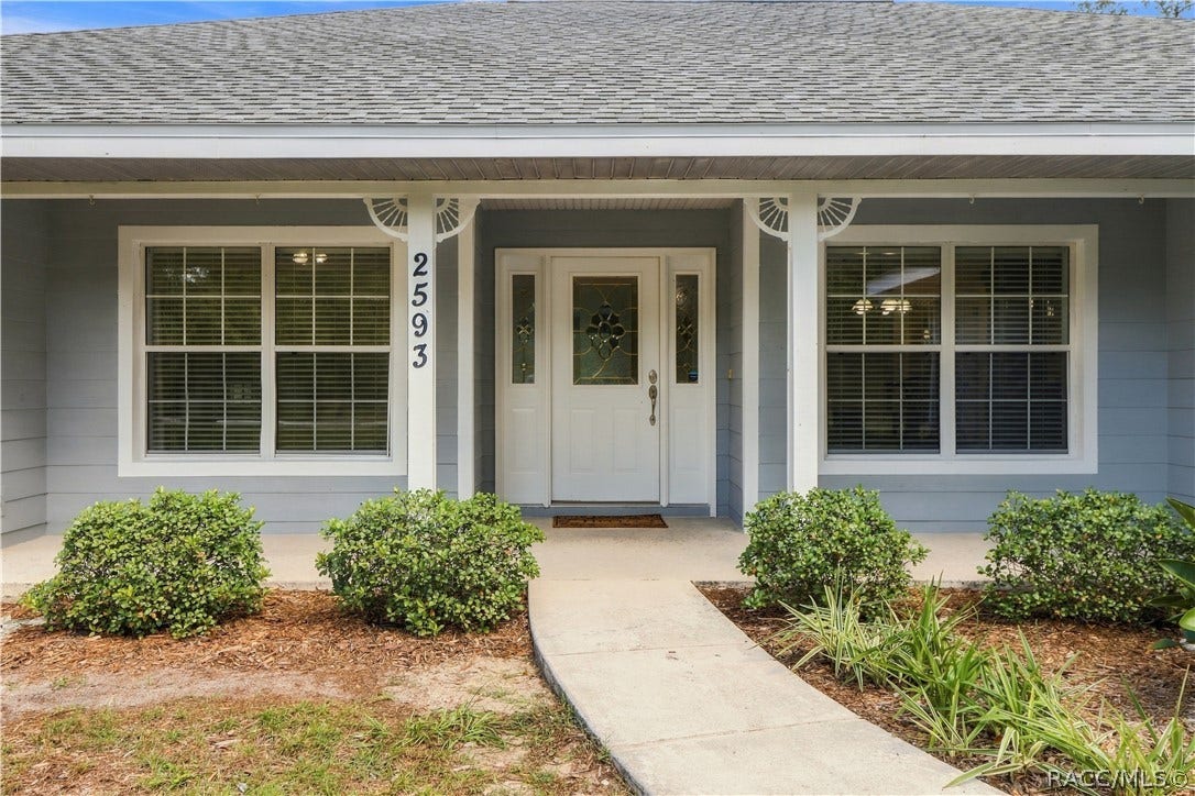 2593 S Columbine Avenue, Homosassa, FL 34448 Covered Front Entry Welcoming covered front porch with landscaped walkway, decorative glass front door & sidelights.