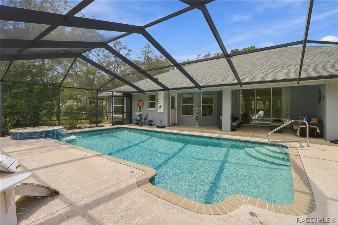 2593 S Columbine Avenue, Homosassa, FL 34448 YOUR OWN BACKYARD RETREAT Large screened pool with generous deck space, covered patio & raised water feature.