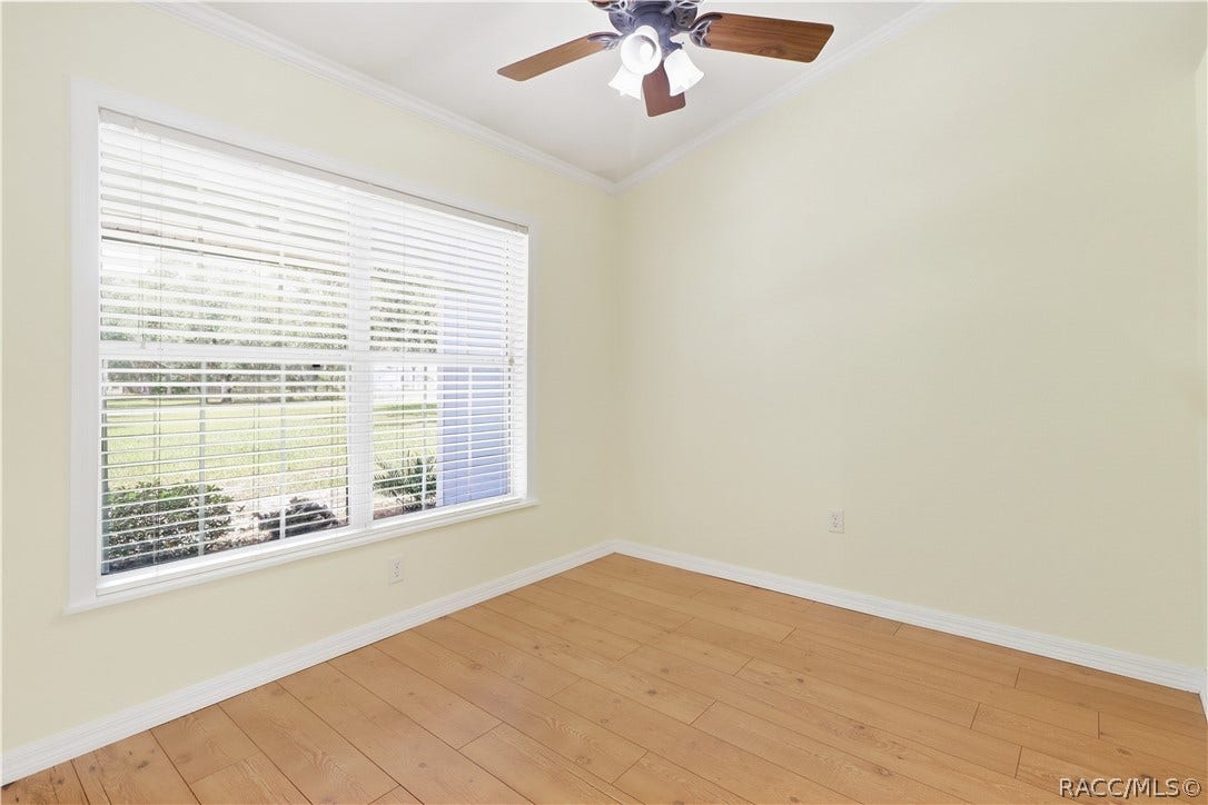 2593 S Columbine Avenue, Homosassa, FL 34448 Flex Room / Office 4th Bedroom Bright additional room with laminate flooring, crown molding, ceiling fan and large window; ideal for an office, den or potential 4th bedroom.