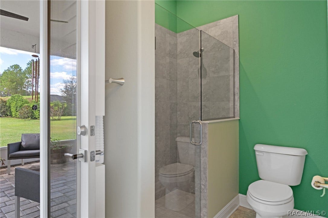 224 S Paladinn Circle, Inverness, FL 34453 outside full lanai bathroom