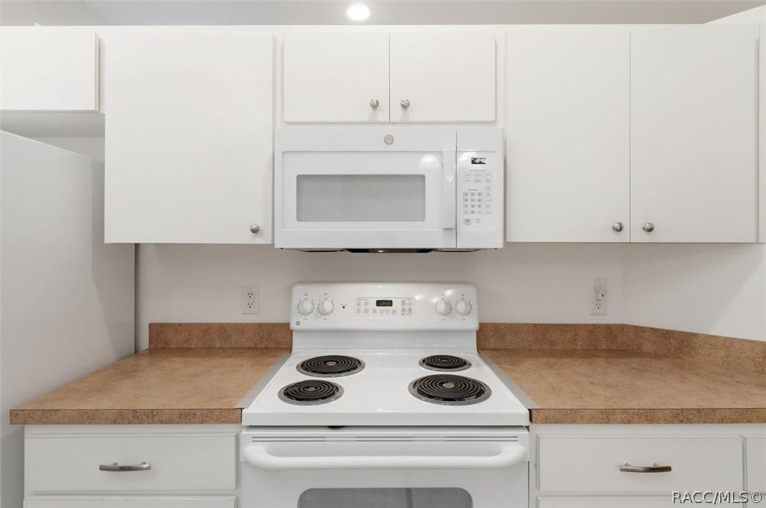 3694 S Belgrave Drive, Inverness, FL 34452 New Microwave