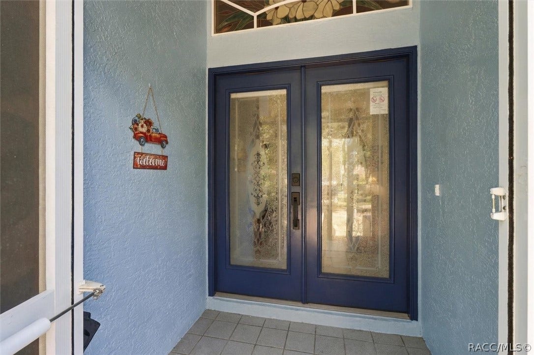 80 Oak Village Boulevard, Homosassa, FL 34446 Dual Entry (screened-in porch)