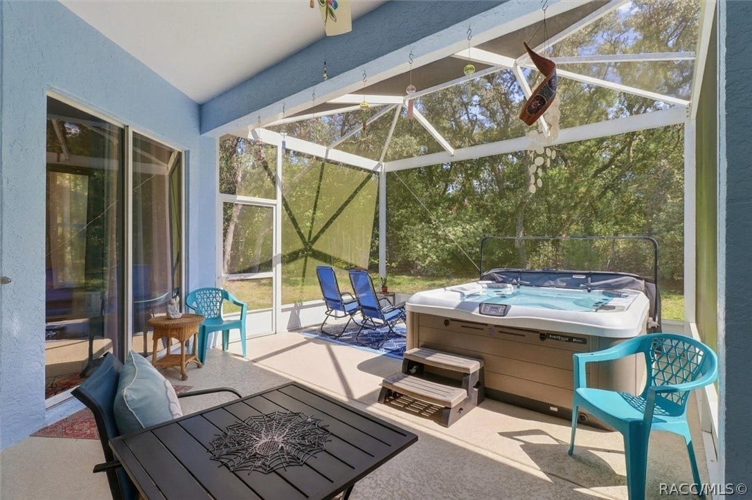 80 Oak Village Boulevard, Homosassa, FL 34446 Screened-in Lanai