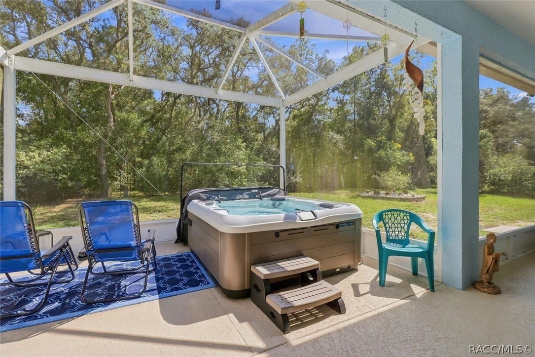 80 Oak Village Boulevard, Homosassa, FL 34446 Hot tub included
