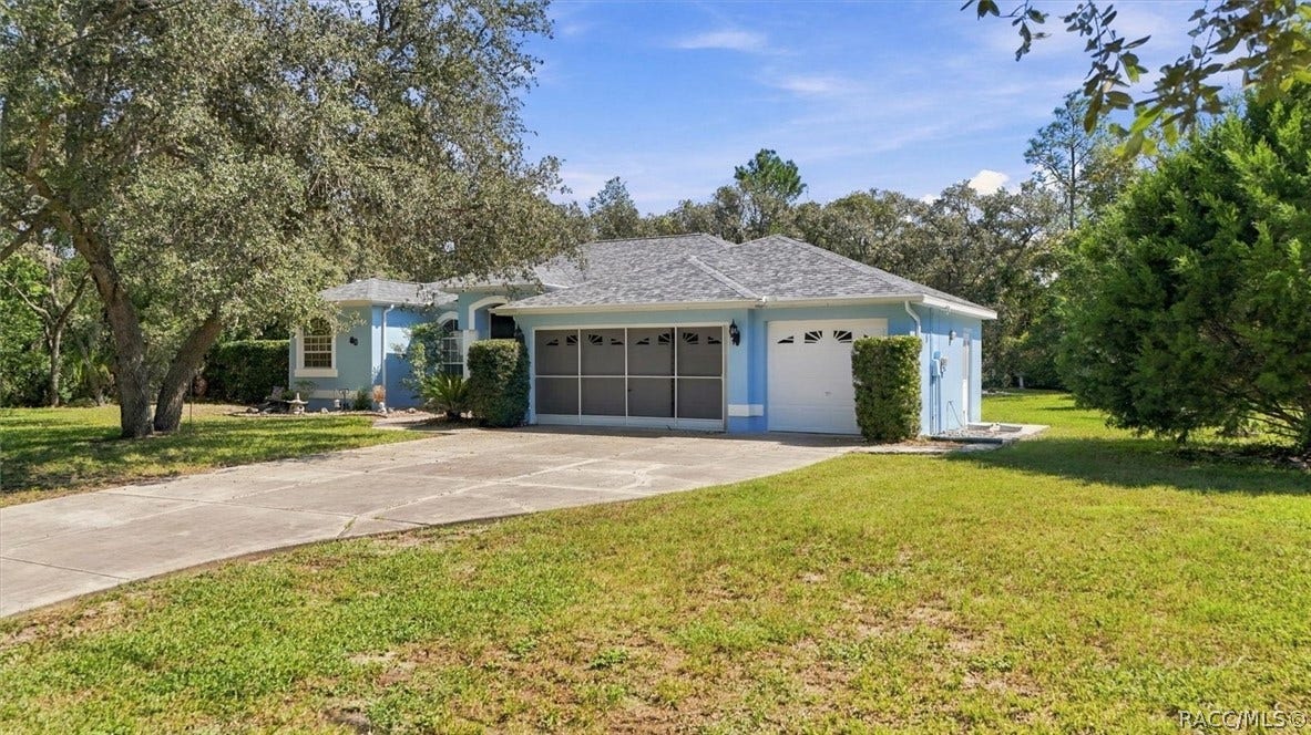 80 Oak Village Boulevard, Homosassa, FL 34446 2.5 car garage