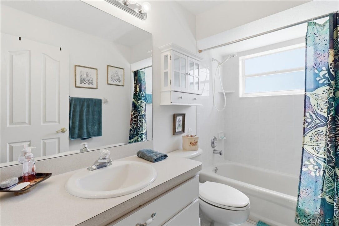 80 Oak Village Boulevard, Homosassa, FL 34446 Main Bath