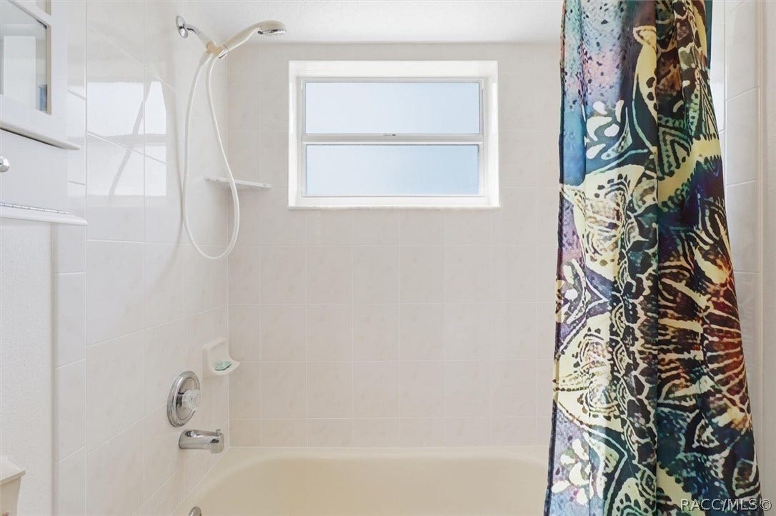 80 Oak Village Boulevard, Homosassa, FL 34446 Main Bath