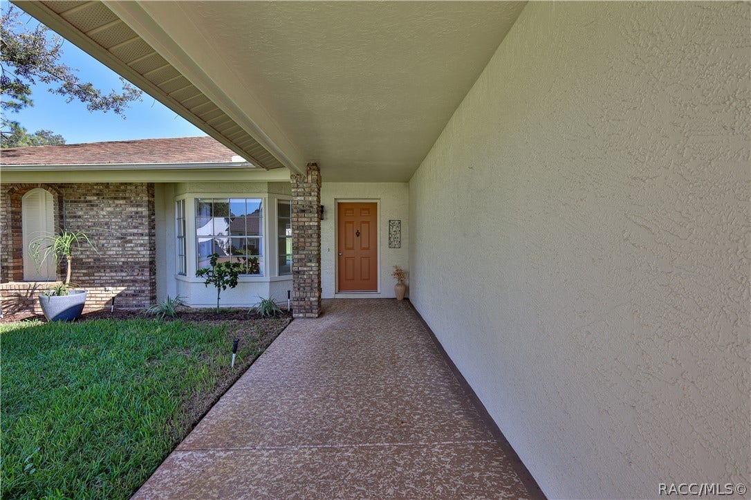 7103 Crown Oaks Drive, Spring Hill, FL 34606