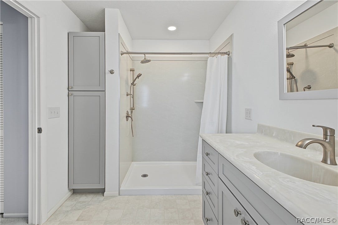 7103 Crown Oaks Drive, Spring Hill, FL 34606