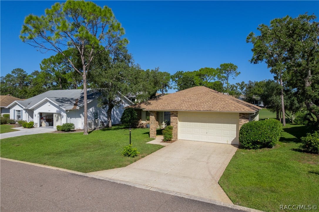 7103 Crown Oaks Drive, Spring Hill, FL 34606